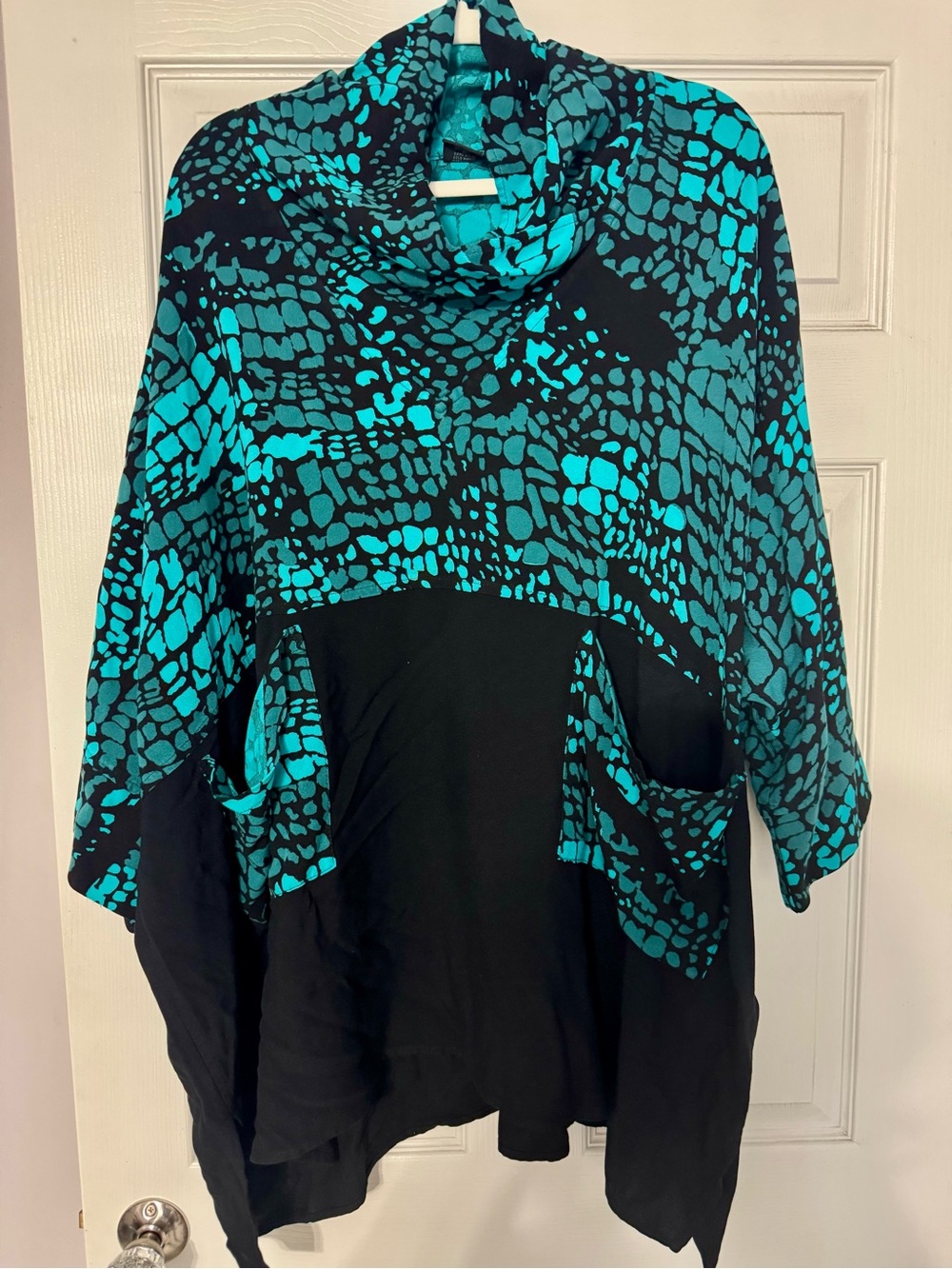 DAIRI Double-Dip Dye Black-Turquoise Oversized Tunic Top One Size Fits All - Picture 2 of 6